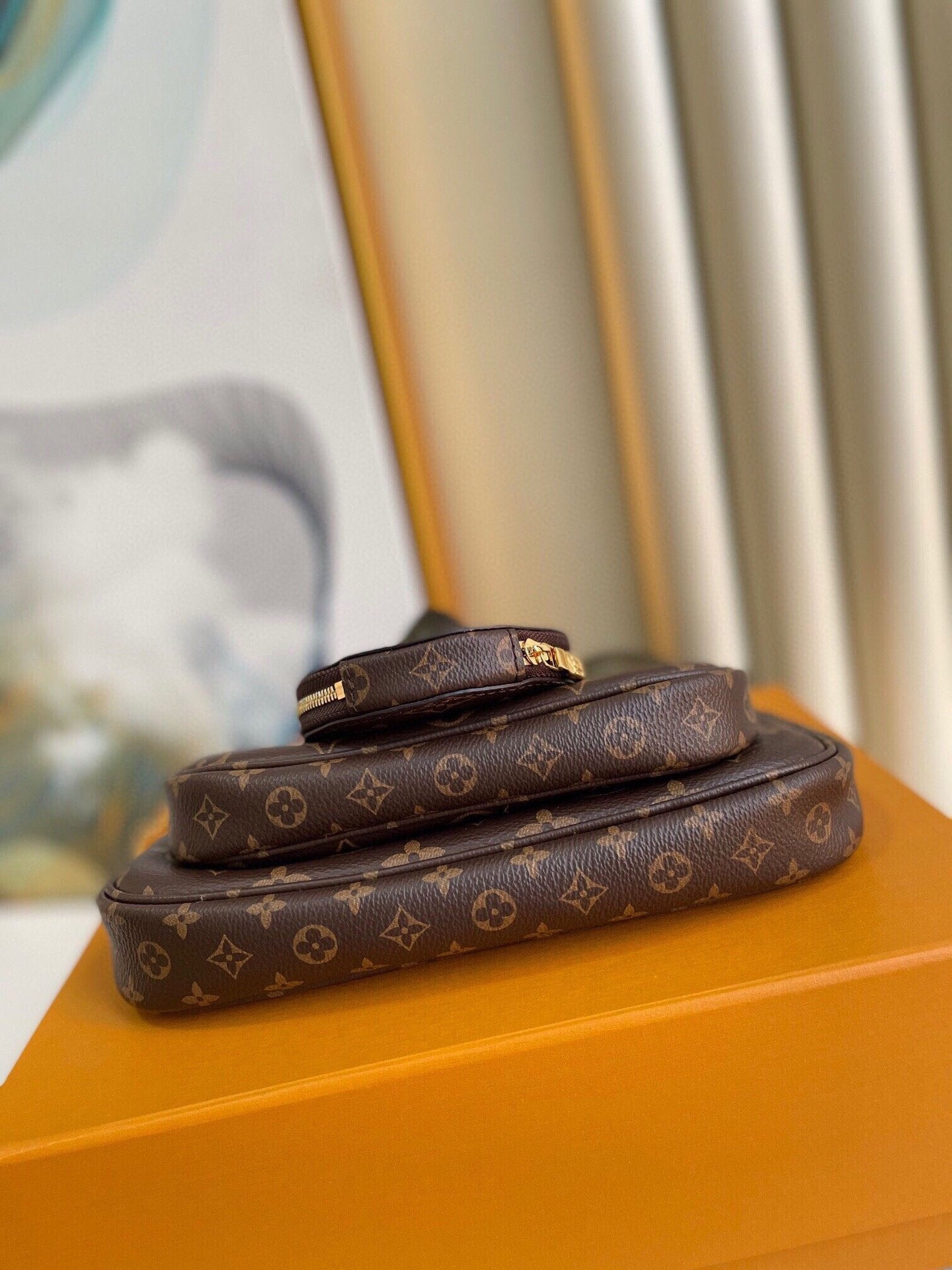 LV Multipochette