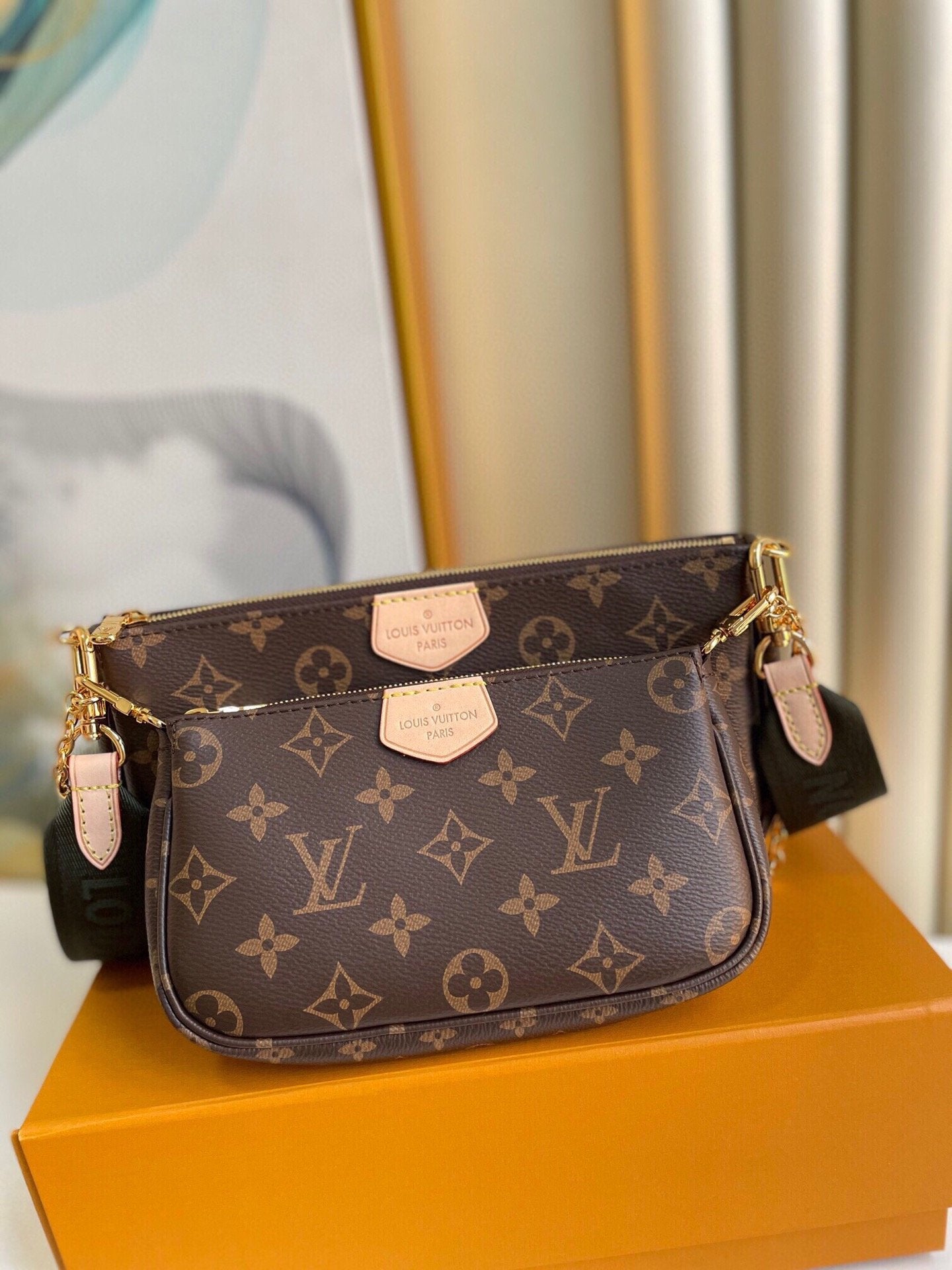 LV Multipochette