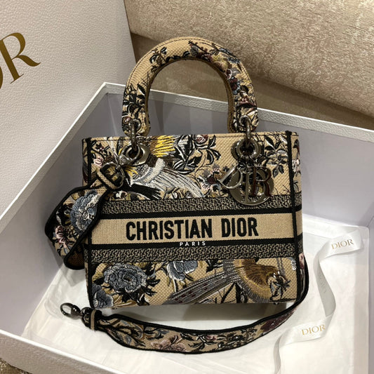 DIOR