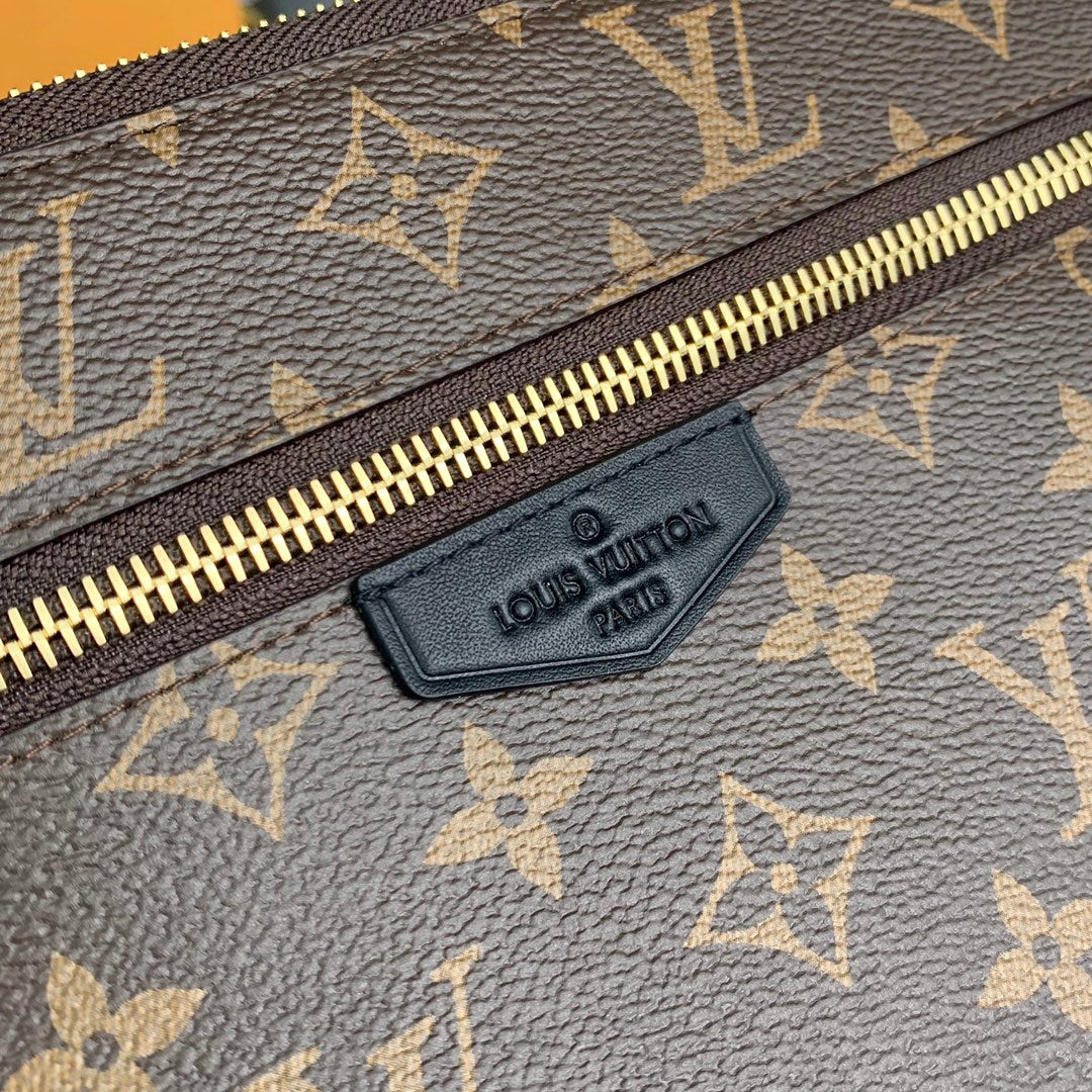 LV pochette